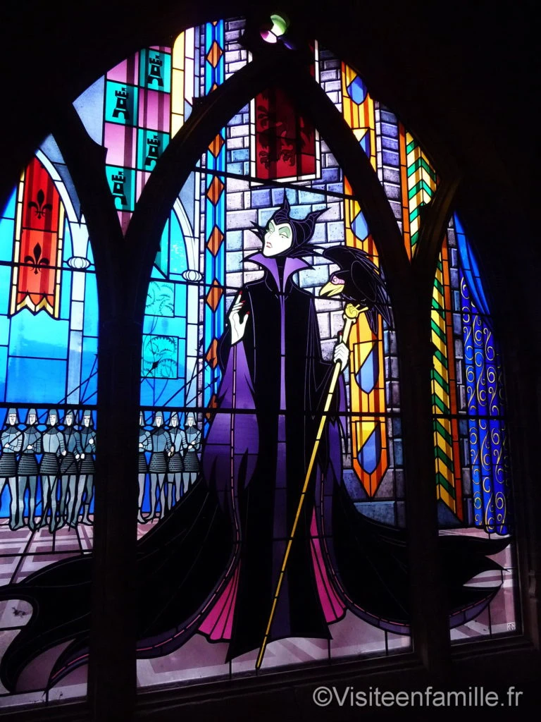 vitraille avec la sorcière de cendrillon