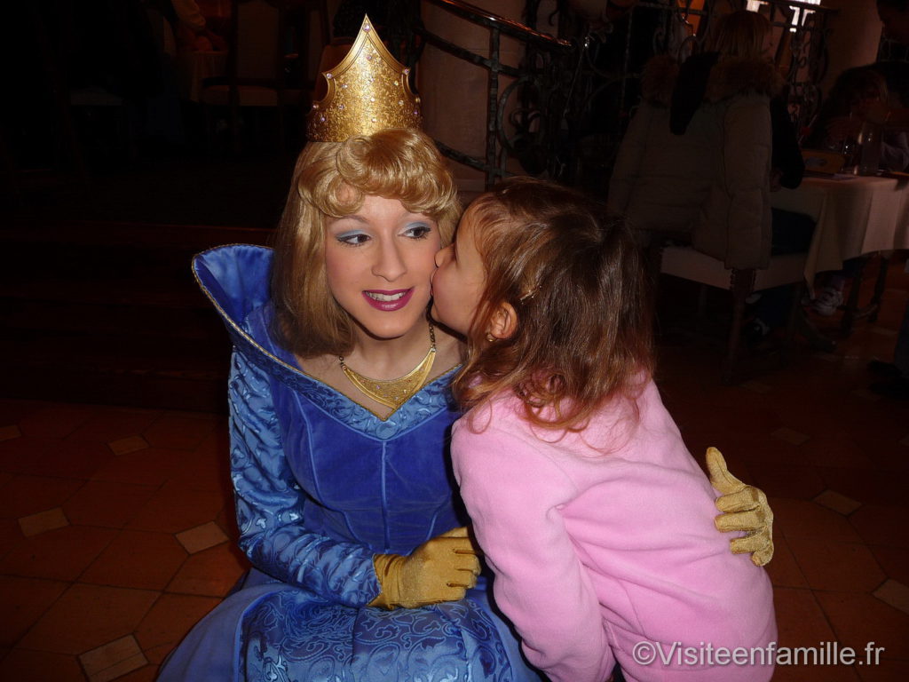 Une princesse à l'auberge de cendrillon à Disneyland Paris