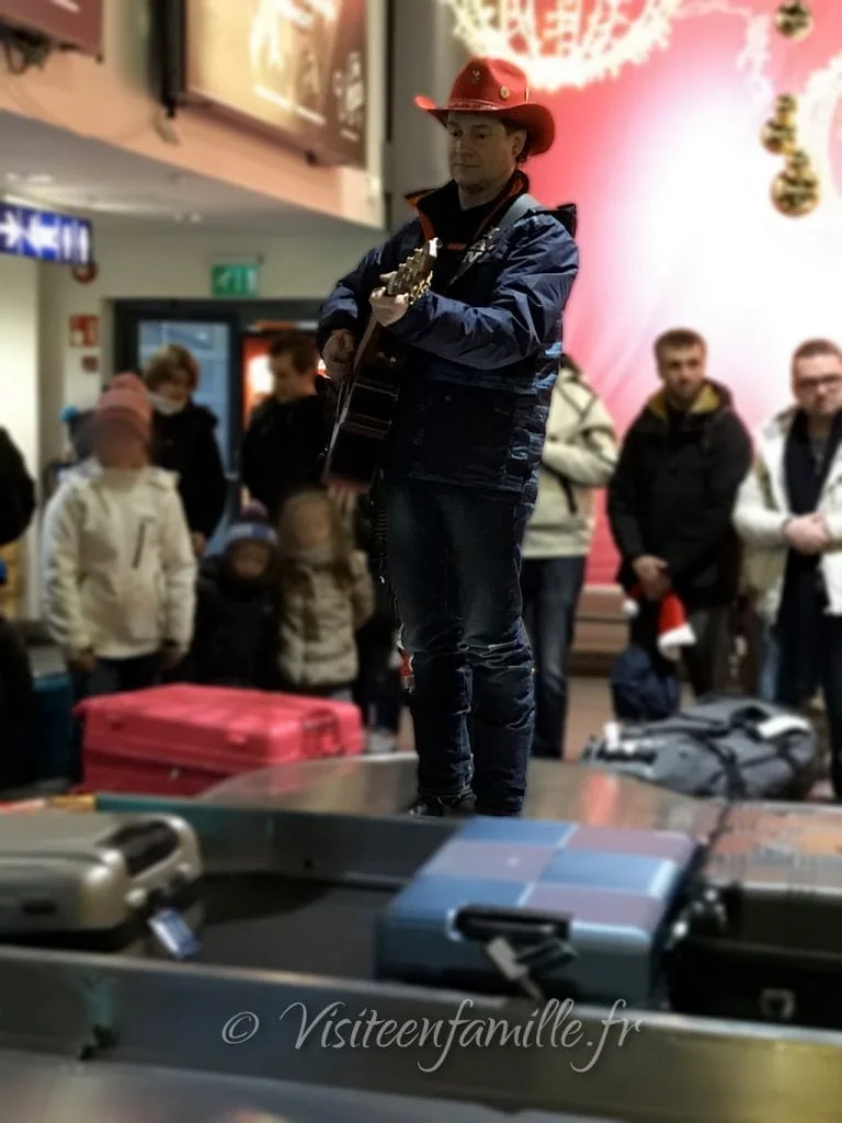 Laponie aéroport clown