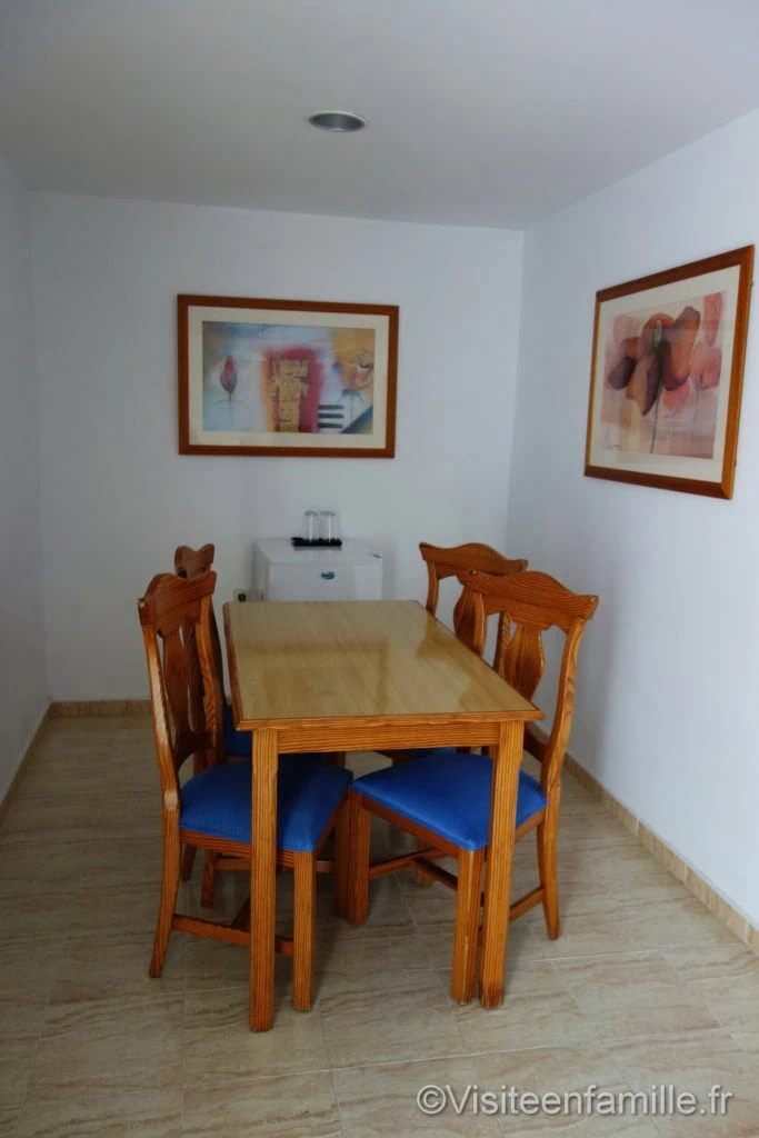 table dans la chambre Hôtel Riu Paraiso