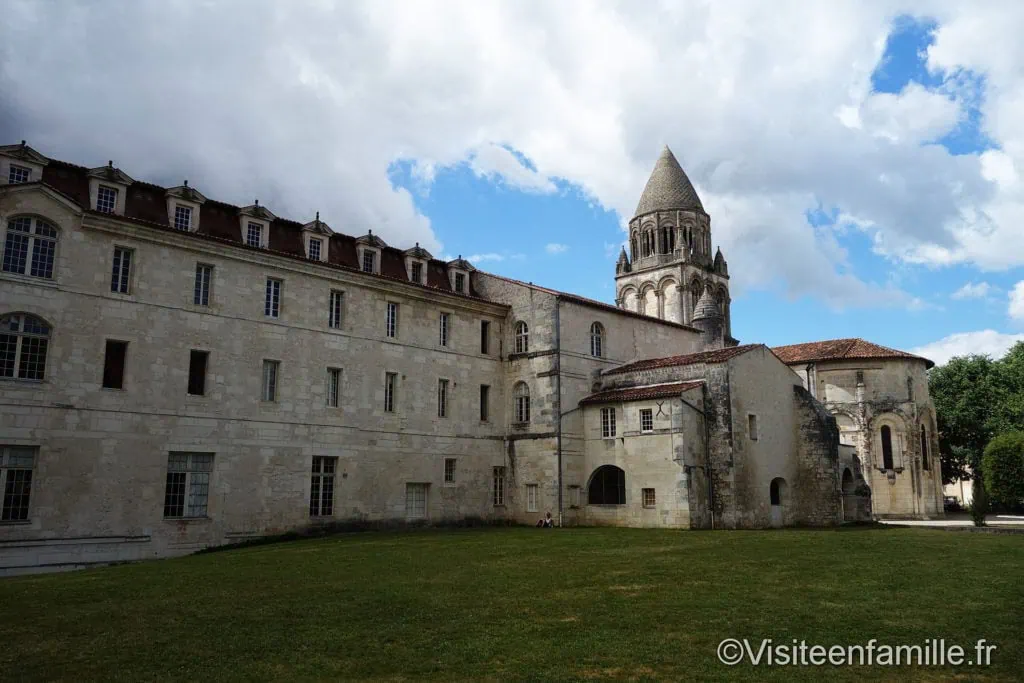 Saintes Saintes, une ville incontournable de Charente-Maritime