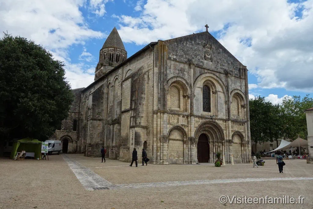 Saintes Saintes, une ville incontournable de Charente-Maritime