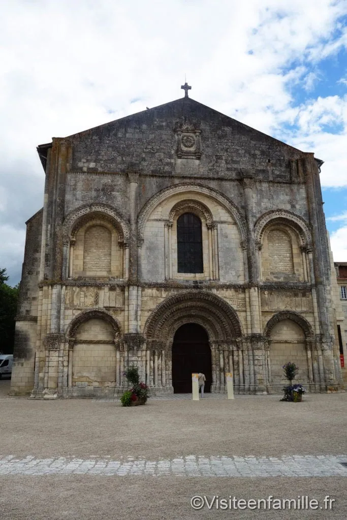 Saintes Saintes, une ville incontournable de Charente-Maritime
