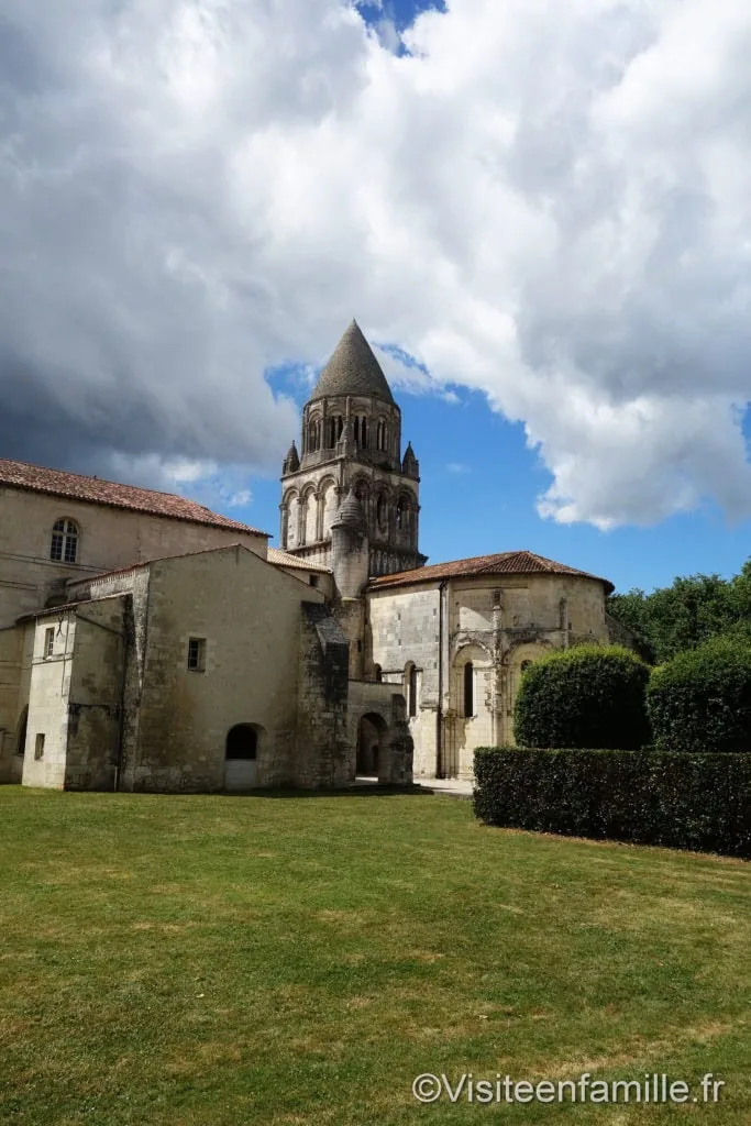 Saintes Saintes, une ville incontournable de Charente-Maritime
