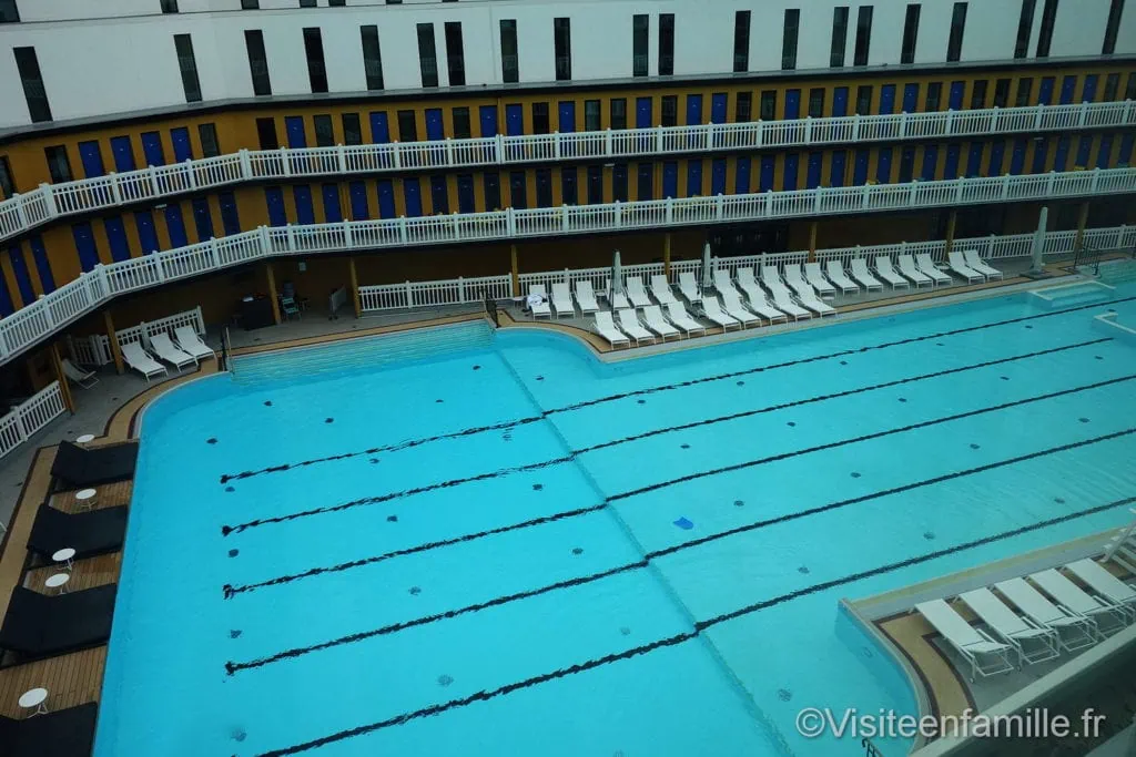 Vue depuis la chambre de la piscine extérieure de l'hôtel Molitor Paris
