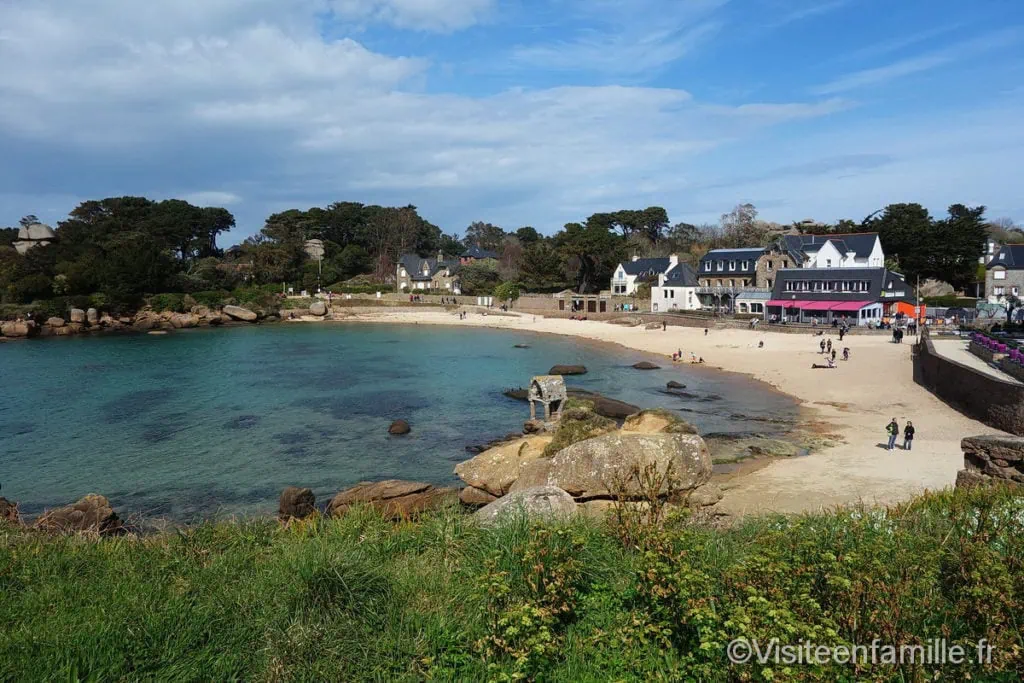 sentier Le sentier des douaniers de la côte de granit rose