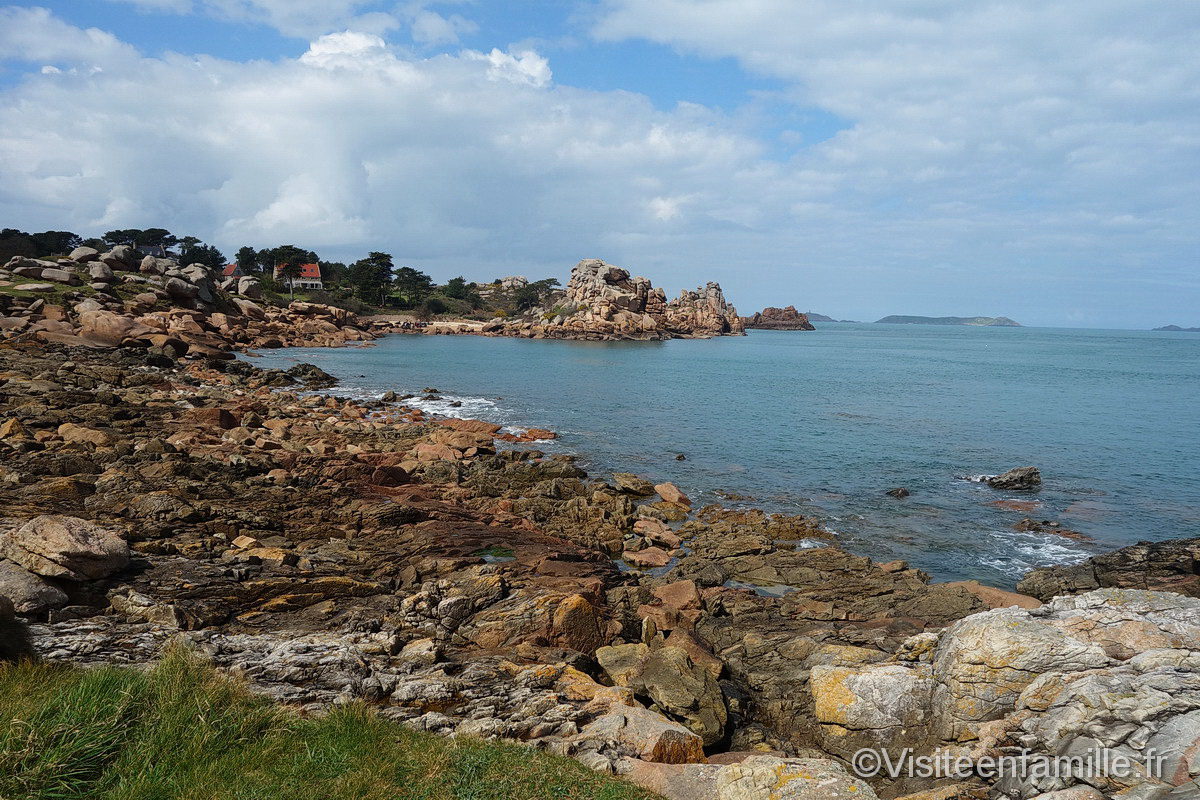 Le Sentier Des Douaniers De La Côte De Granit Rose - Visite En Famille