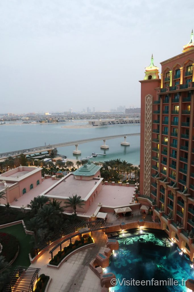 avis hotel atlantis Dubai