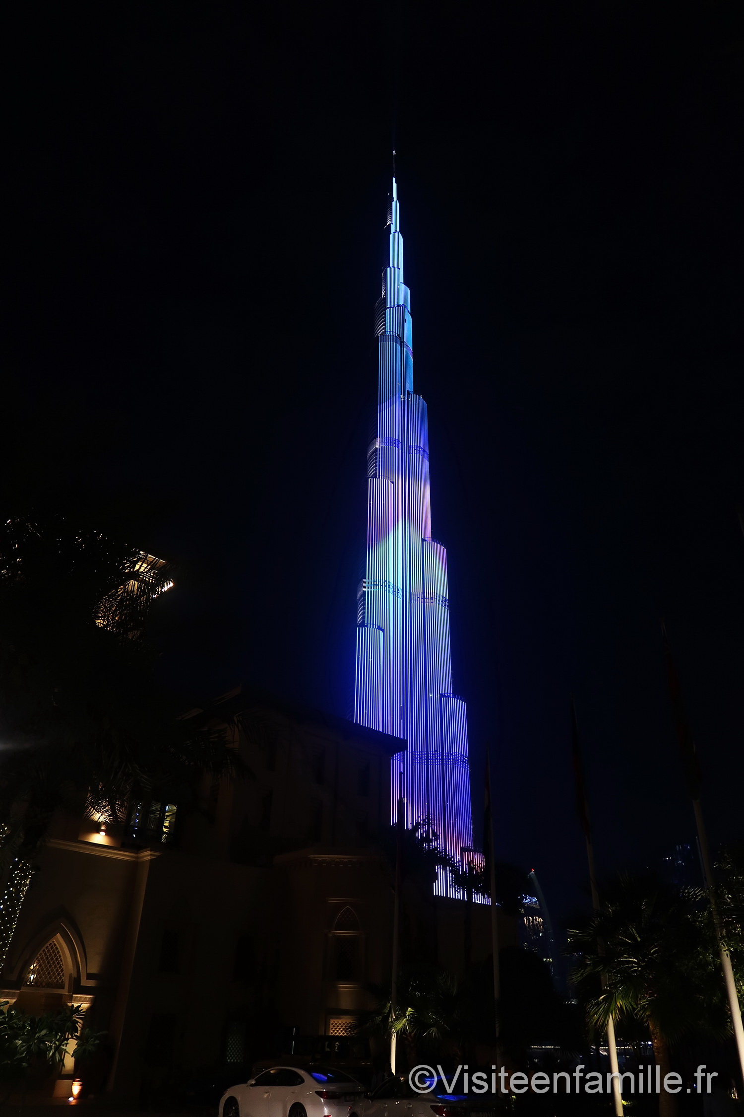 abu dhabi tour la plus haute du monde