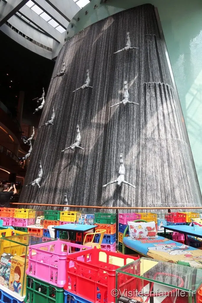 cascade dans le Dubai mall