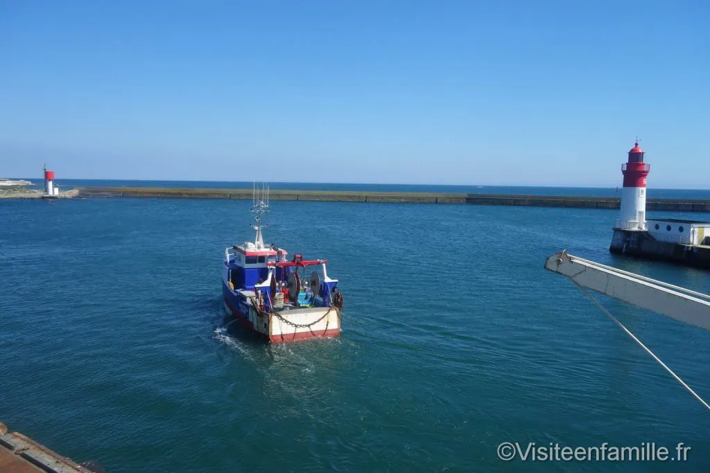 phare d'Eckmühl Visite du pays Bigouden : le Guilvinec, Haliotika, le phare d'Eckmühl
