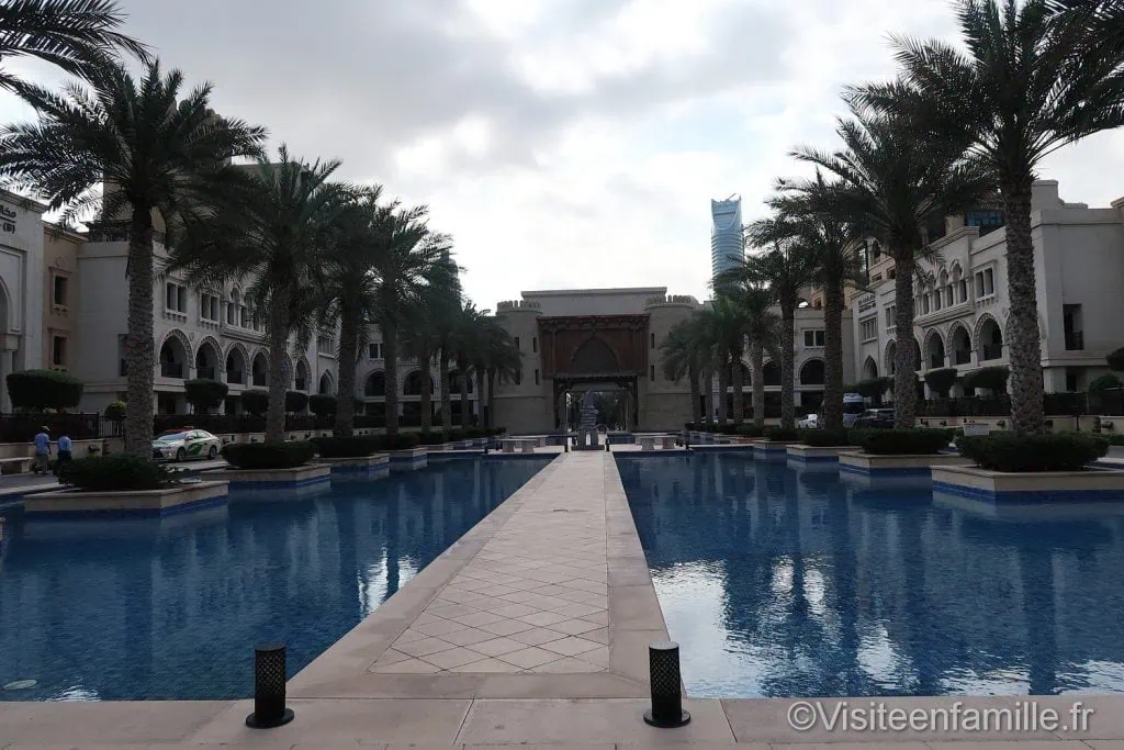 devant le Palace Downtown Dubai