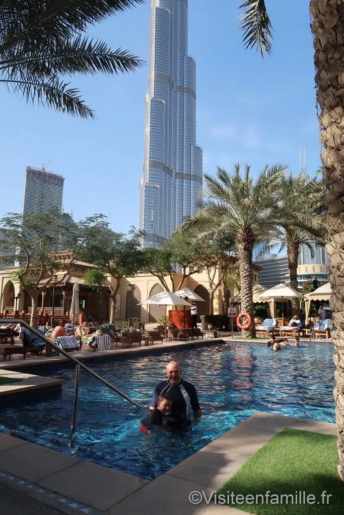 Vu sur la Burj Khalifa depuis la piscine du Palace Downtown Dubai