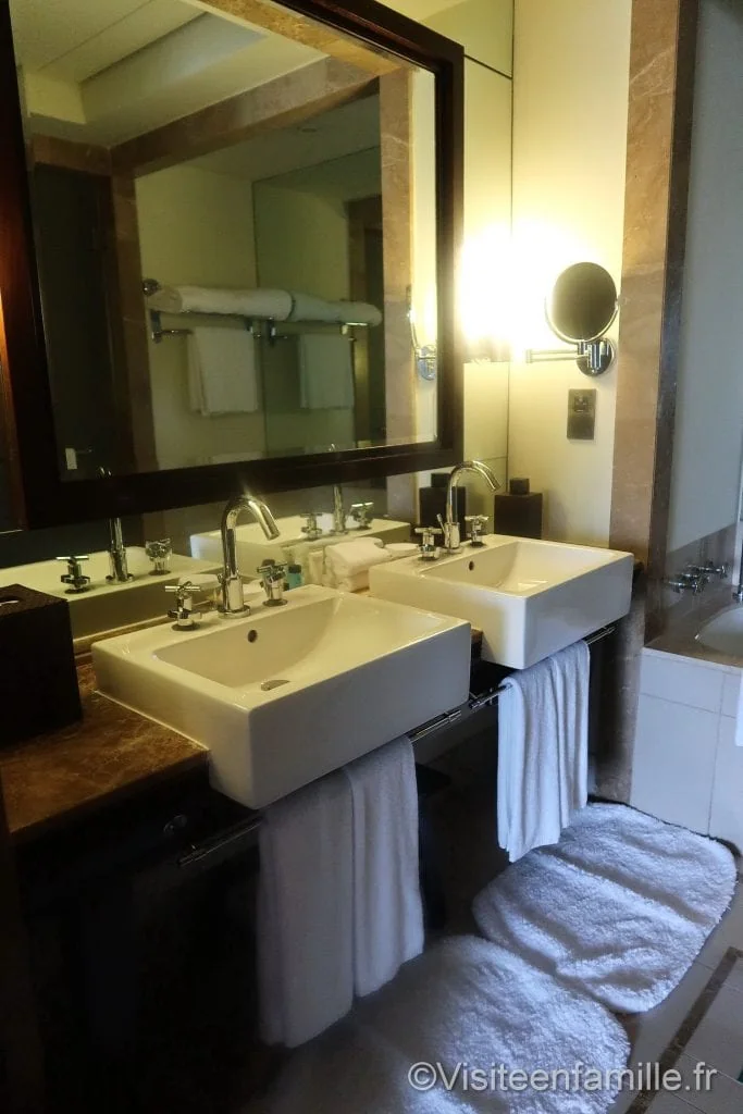 Salle de bain du Palace Downtown Dubai