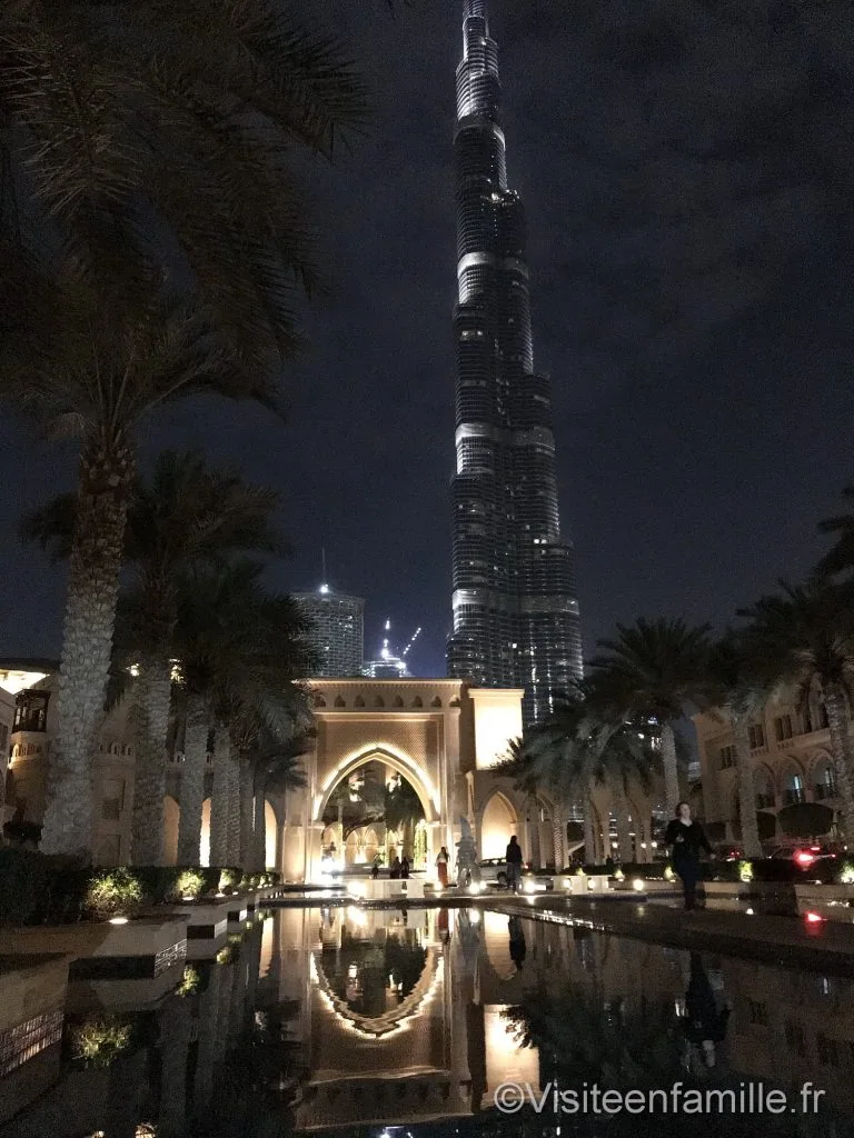 Vu de la Burj kalifa de nuit depuis le Palace Downtown Dubai