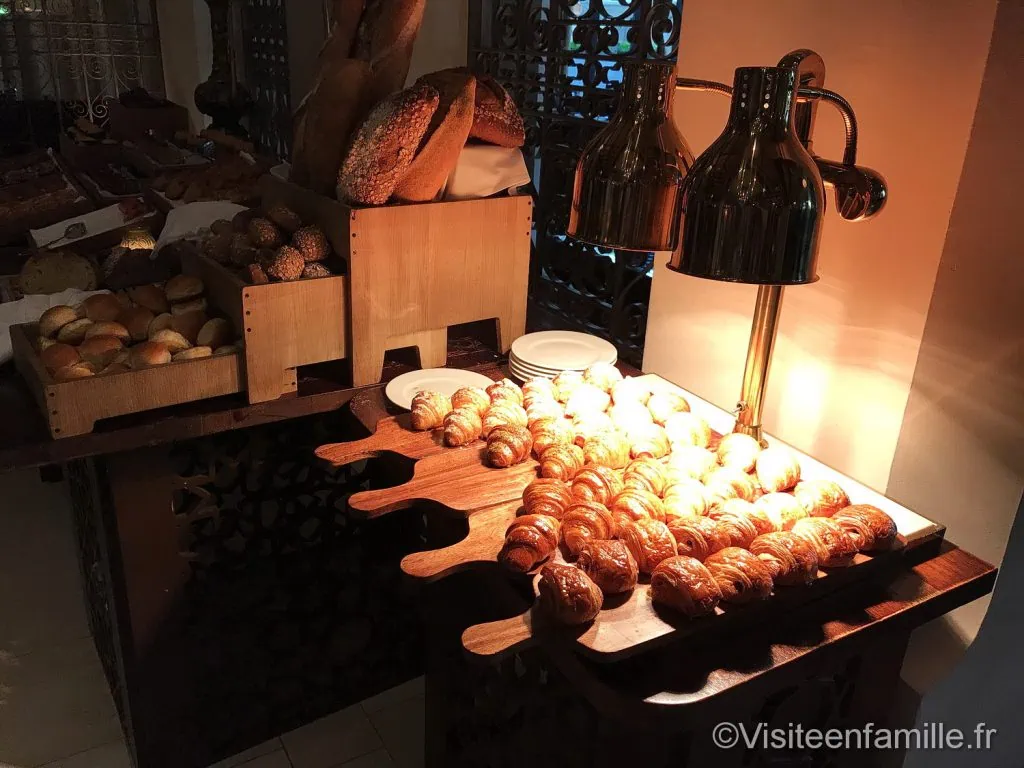 Croissants pour le petit déjeuner au Palace Downtown Dubai