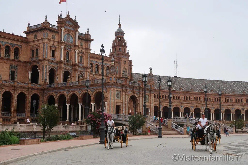 calèche sur La Plaza de España de Séville