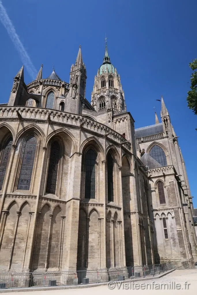 arrière de La Cathédrale Notre-Dame de Bayeux