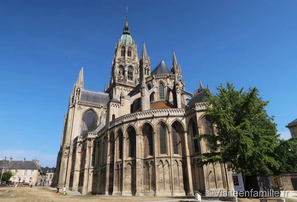 vue extérieure de la cathédrale de bayeux