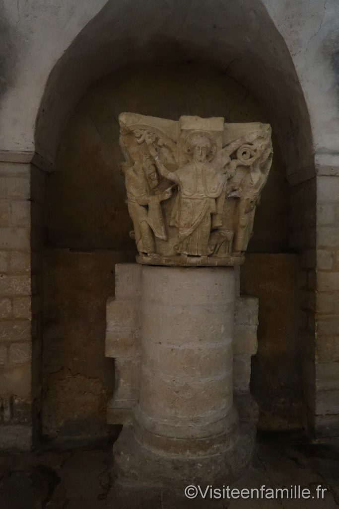 statue crypte de bayeux