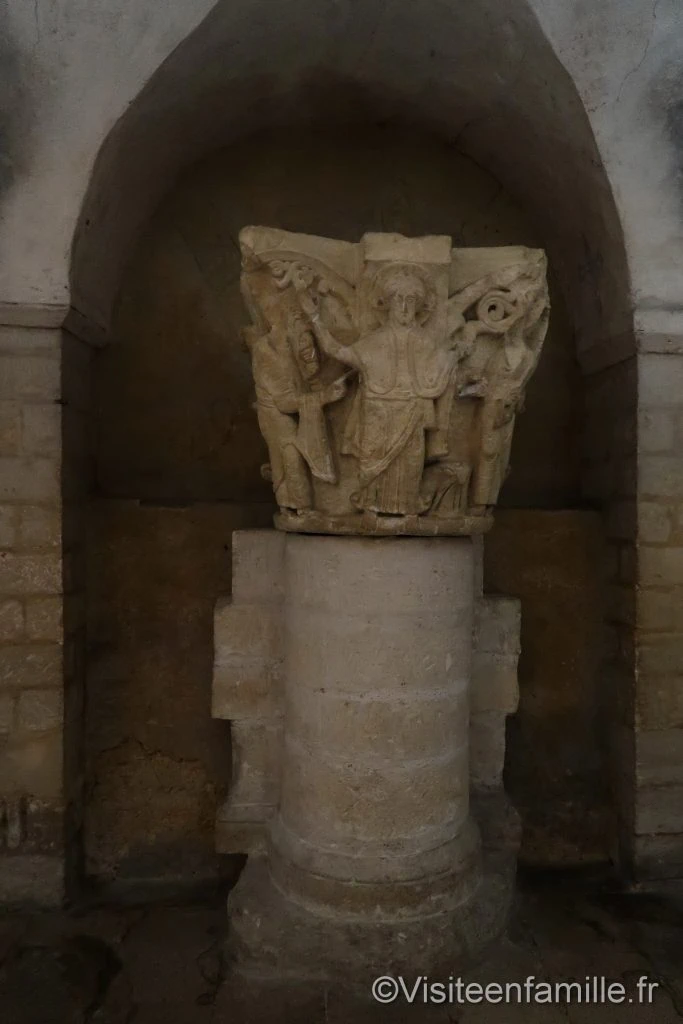 statue crypte de bayeux