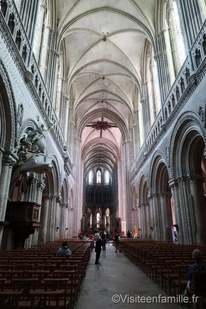 intérieur cathédrale de bayeux