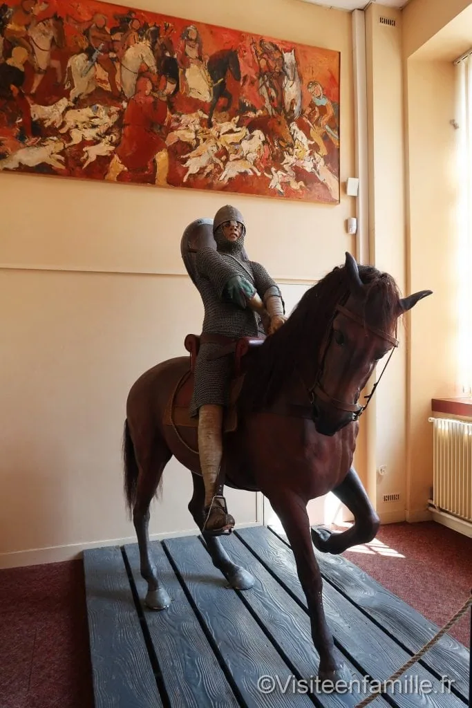 statue cavalier moyen âge bayeux