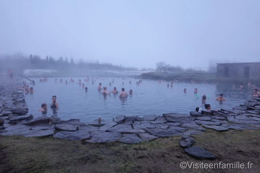 vue dans le secret lagoon en islande