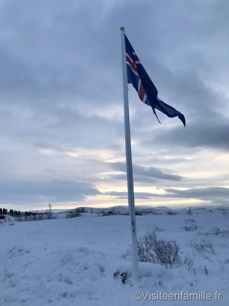 Gros plan drapeau Islande Golden circle