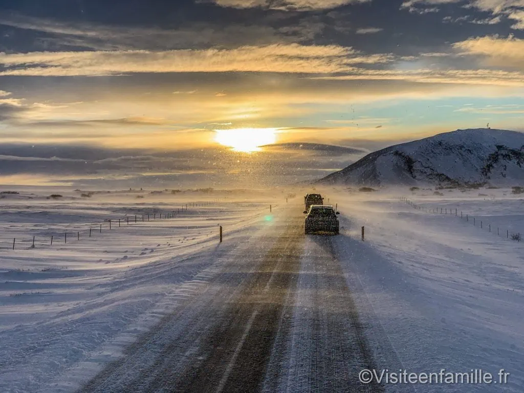 tempête sur la route en islande