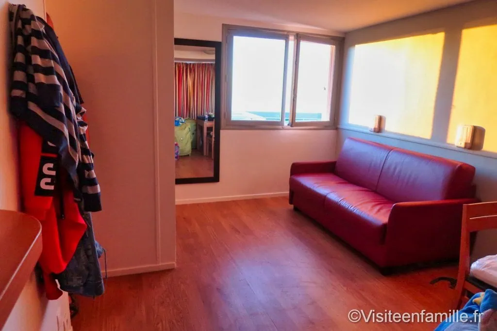 le salon de notre appartement au club Belambra Omaha beach