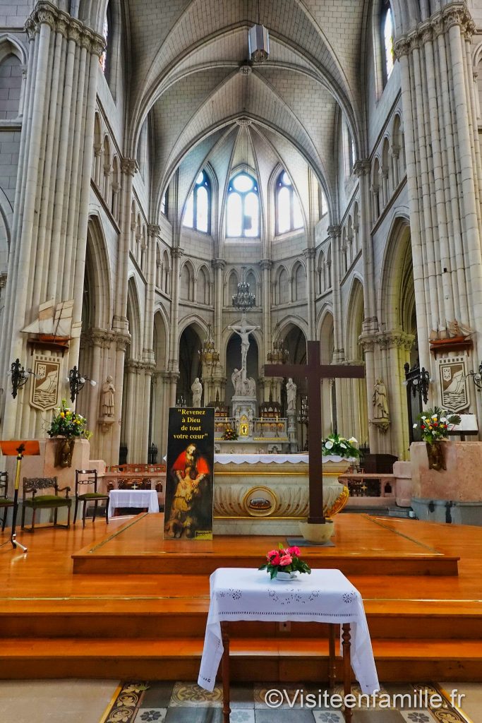 Chœur de l'église Saint-Méen à Cancale