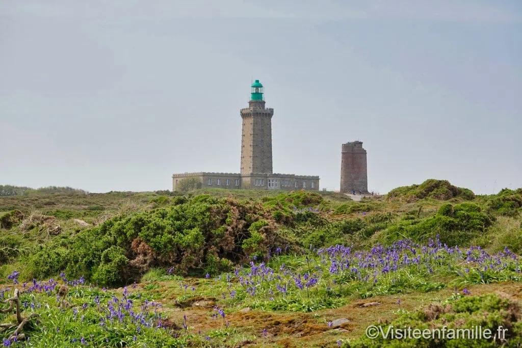phare actuel et ancien phare du Cap Fréhel