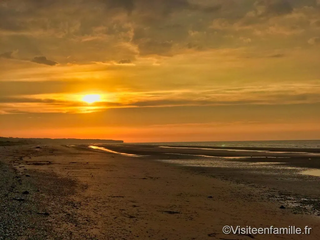 coucher de soleil jaune sur Omaha beach