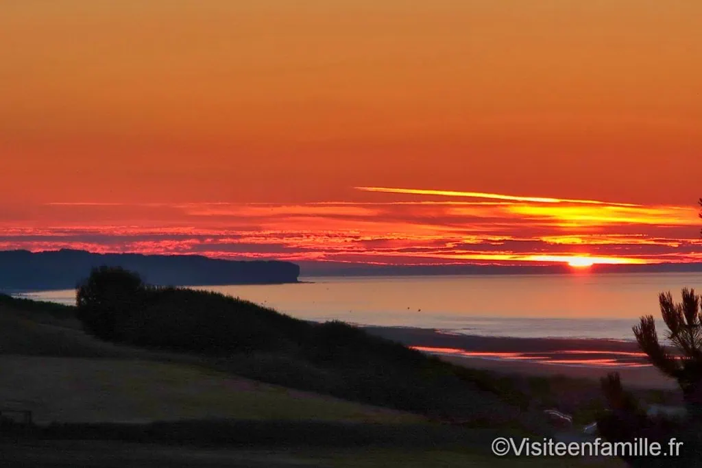 coucher de soleil orange sur Omaha beach