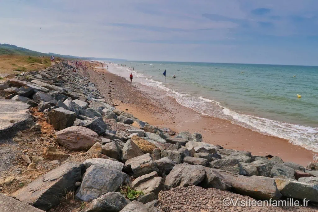La plage et les rochers de Omaha beach