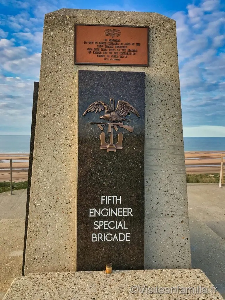 Monument de le fifth engineer special brigade à Omaha beach
