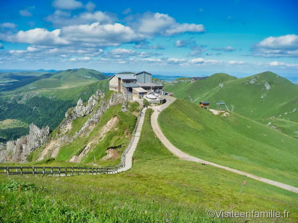 en haut des escaliers pour descendre au puy du sancy