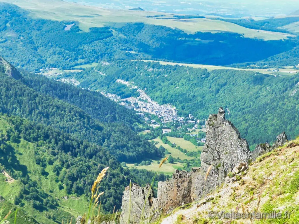 la ville à côté du puy du sancy