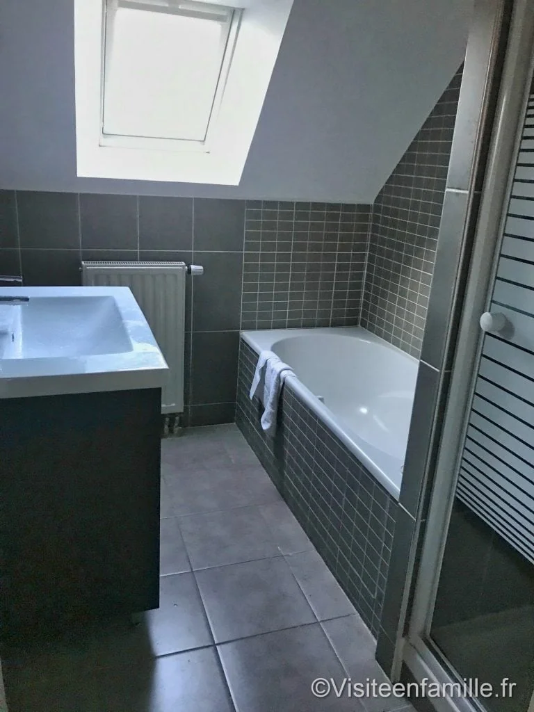 Salle de bain de notre hébergement du village Cancalais