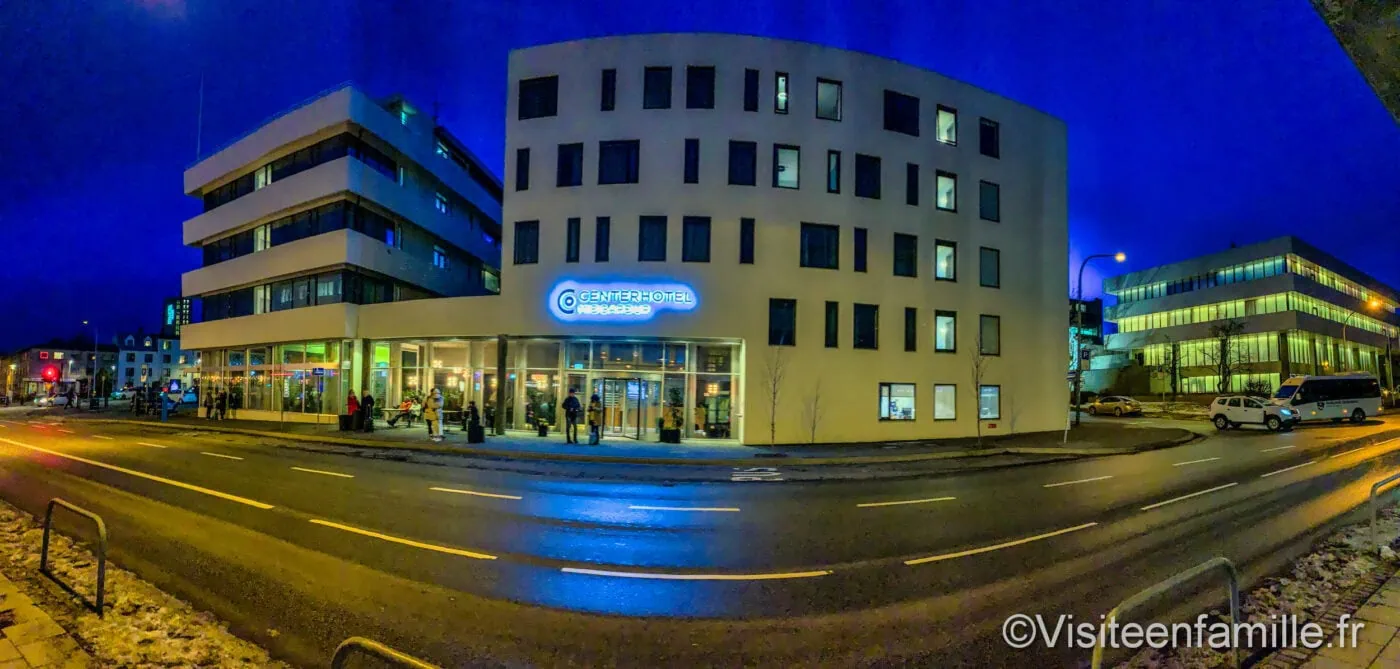 Center Hotel Midgardur à Reykjavik de nuit