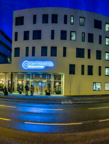 Center Hotel Midgardur à Reykjavik de nuit