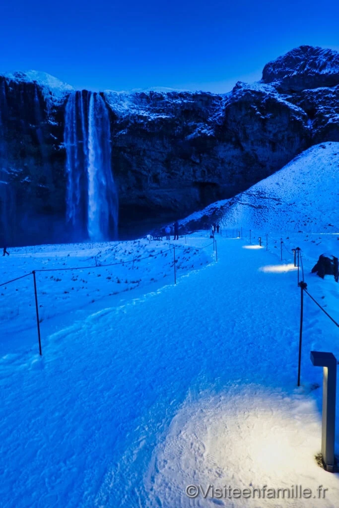 seljalandsfoss waterfall night