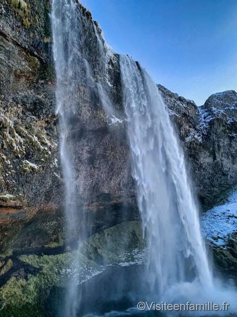 seljalandsfoss waterfall