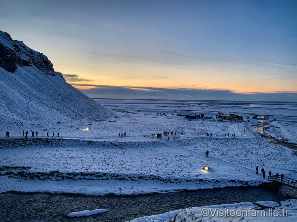couché de soleil à seljalandsfoss 