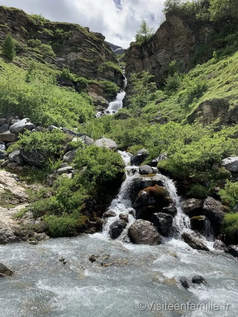 cascade en face du village de l’Ecot