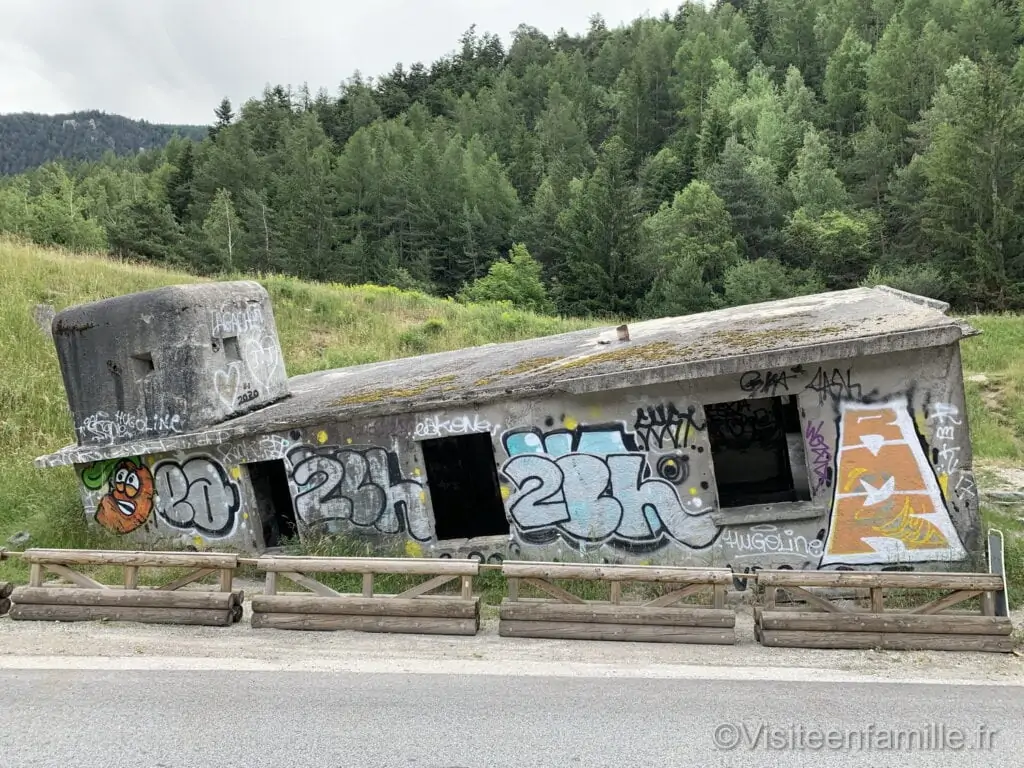 façade de la maison penchée de Modane