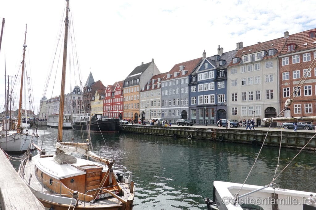bateaux au Quartier de Nyhavn